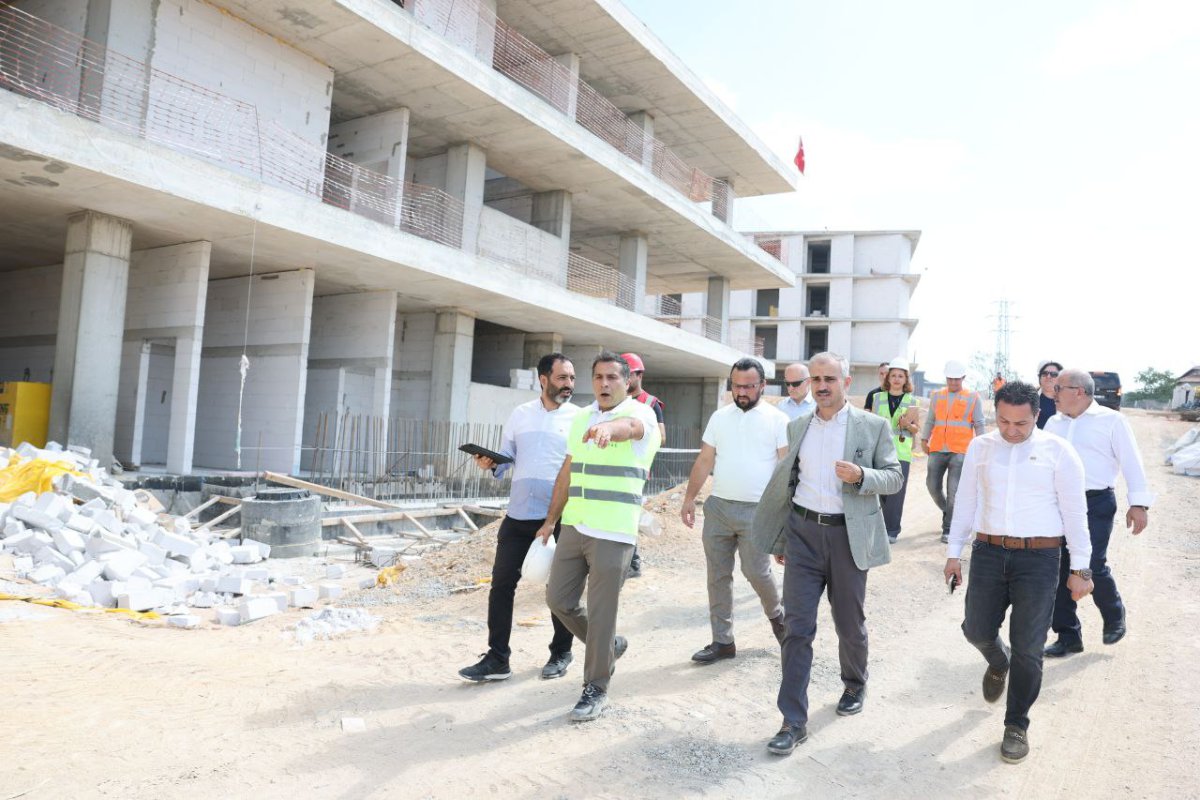 Çiftçi, yapımı devam eden projeleri inceledi