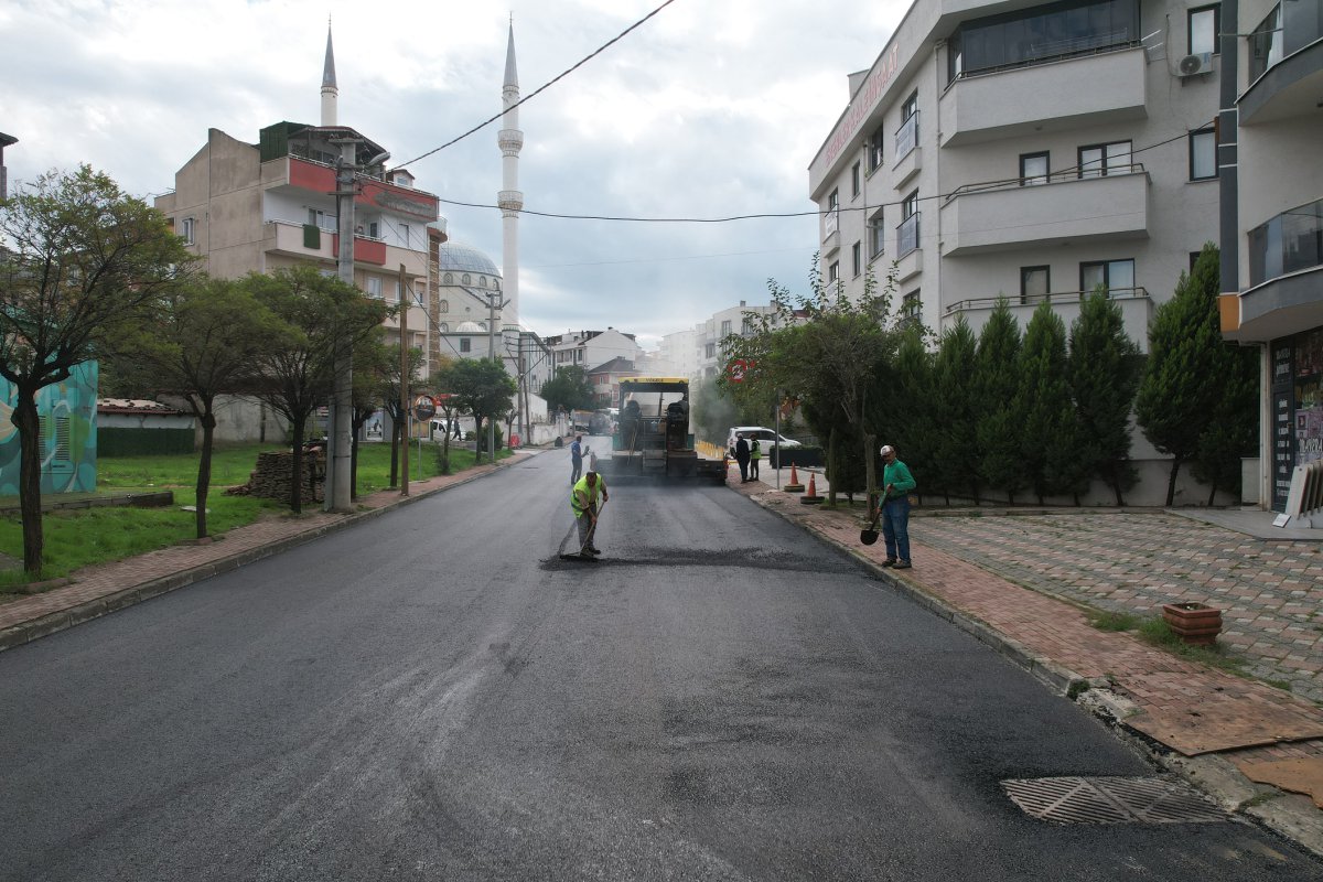 Çayırova’da yol yenileme çalışmaları hızla sürüyor