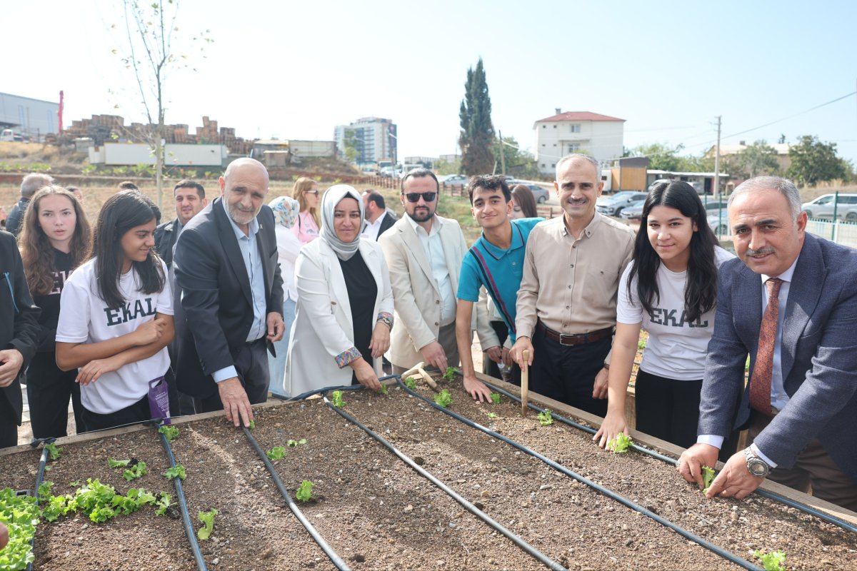 Bahçem Çayırova’nın kurdelesi kesildi