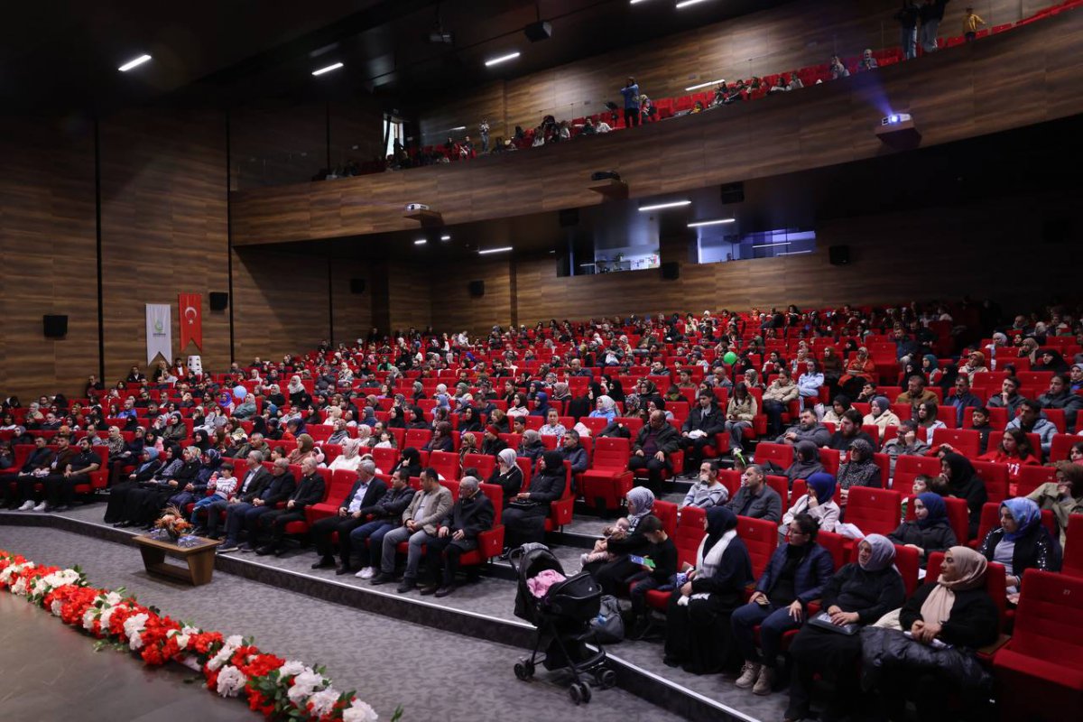 Nurullah Genç, “Güzel ve doğru kelimenin peşine düşün”