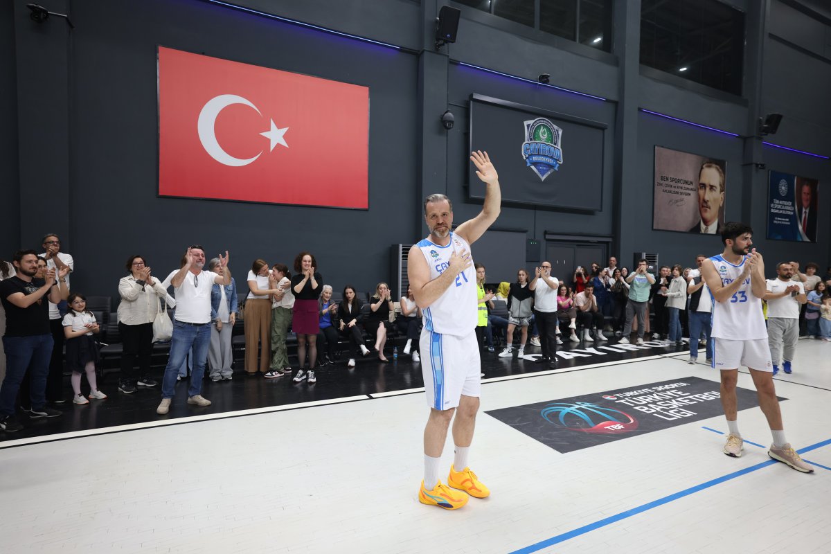 Oğuz Savaş, kariyerini Çayırova Belediyesi formasıyla noktaladı