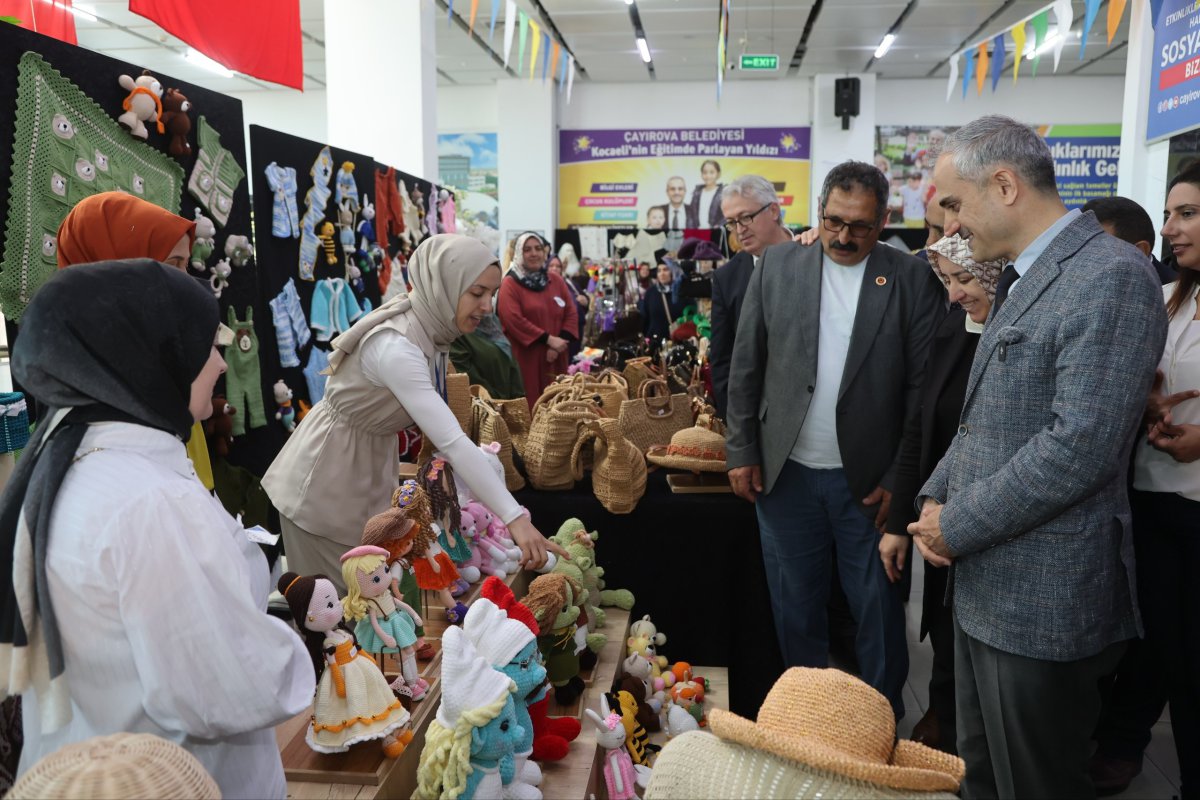 Çayırova’da ‘El Sanatları Sergisi’nin kurdelesi kesildi