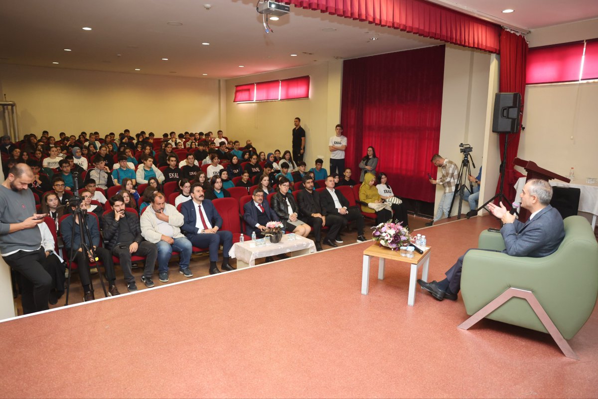 “Sizler, bizim geleceğimizsiniz”