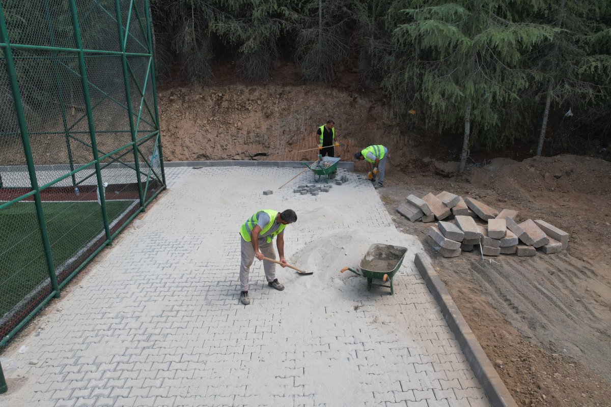 Park ve Bahçeler ekiplerinden çevre düzenleme çalışmaları