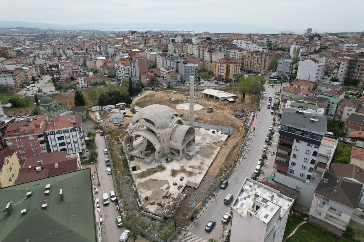 Başkan Çiftçi, kent meydanındaki çalışmaları inceledi
