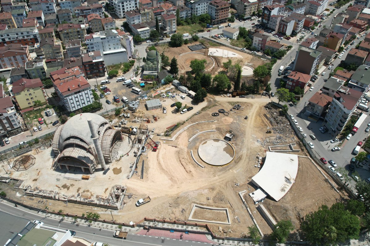 Kent meydanında çalışmalar hızla sürüyor