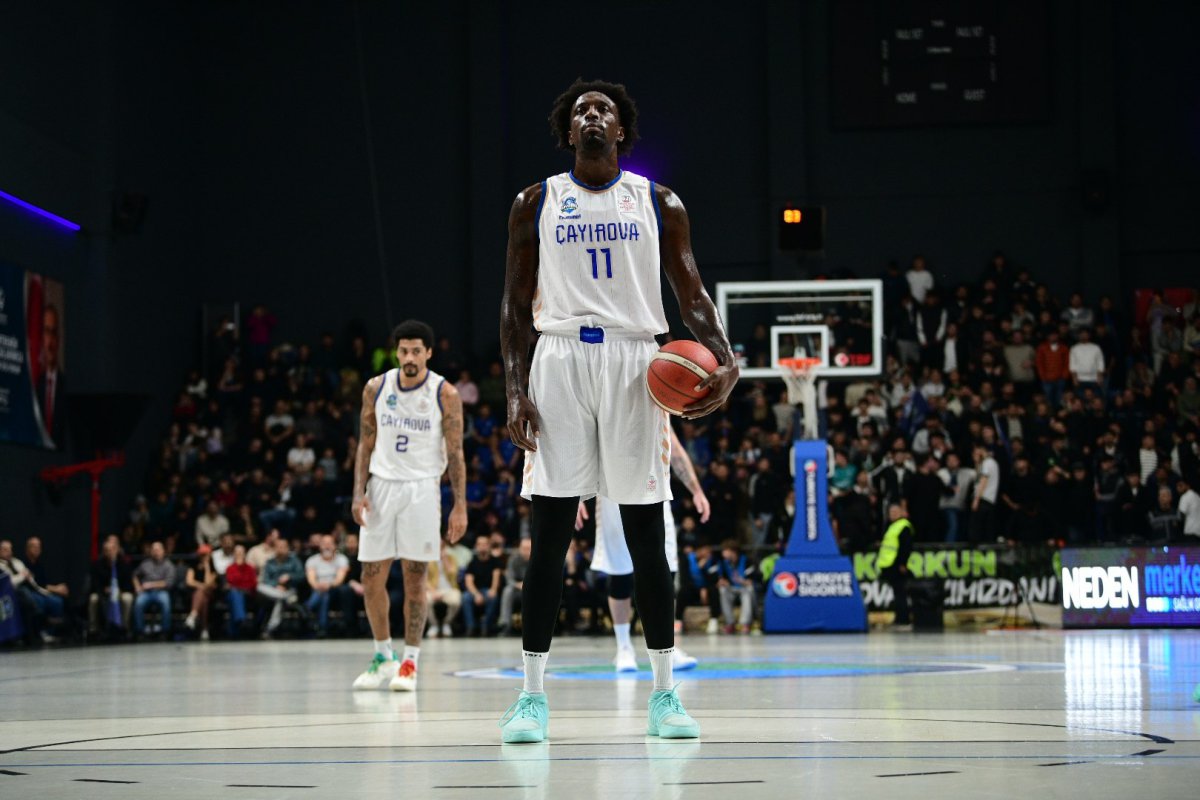  Çayırova Belediyesi, son saniye basketiyle liderliği aldı