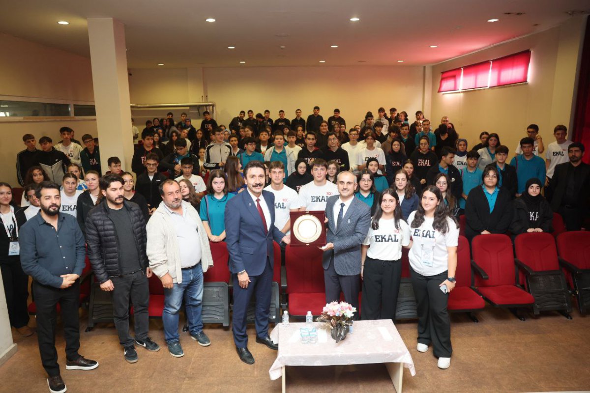 “Sizler, bizim geleceğimizsiniz”