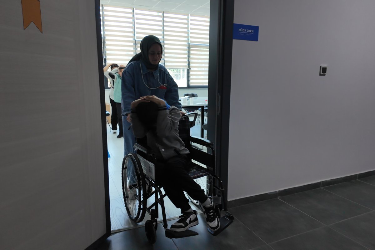 Özel bireyler ile öğretmenlerine, deprem ve yangın tatbikatı