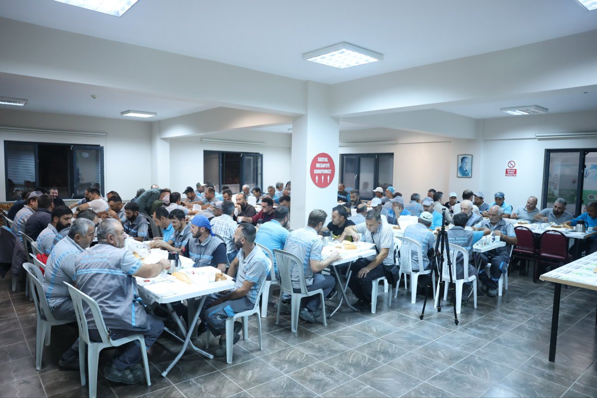 Başkan Çiftçi, temizlik personellerini mesaiye uğurladı