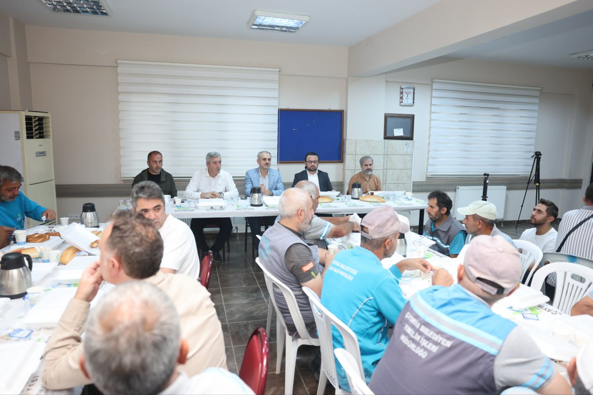 Başkan Çiftçi, temizlik personellerini mesaiye uğurladı