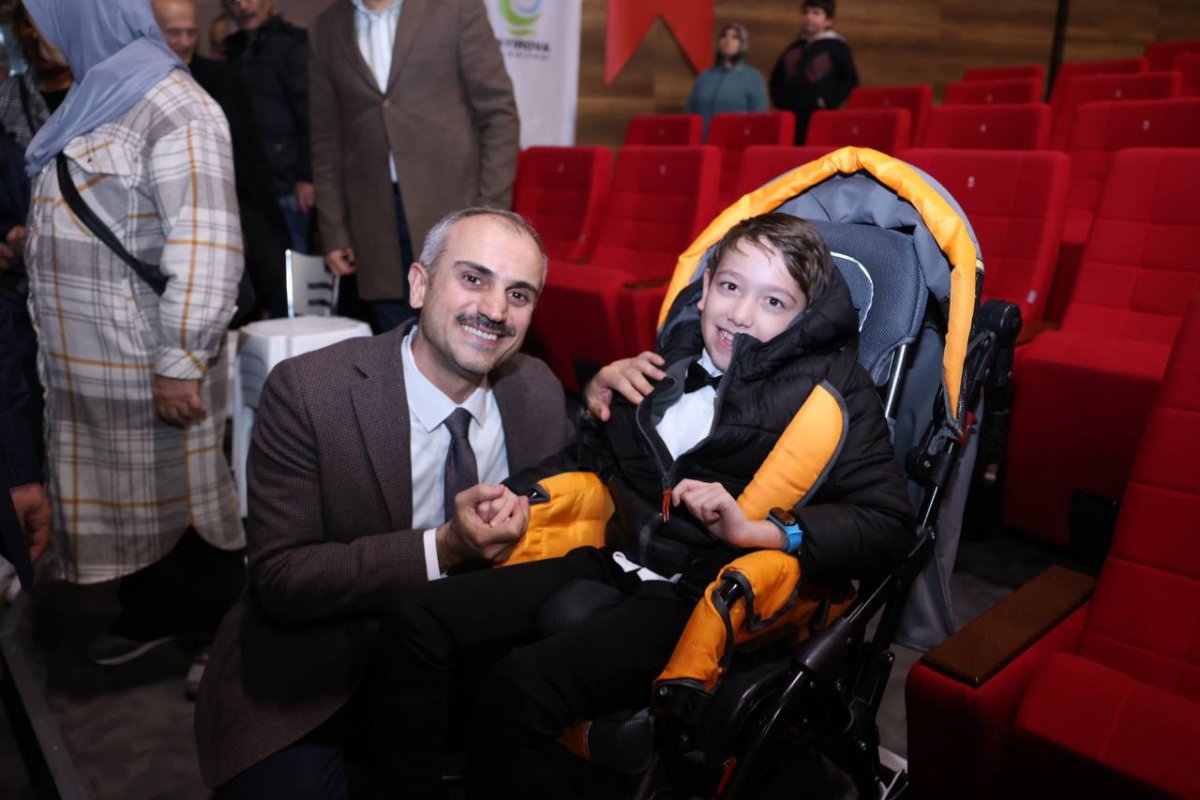 Çayırovalı özel bireylerin hünerleri ayakta alkışlandı