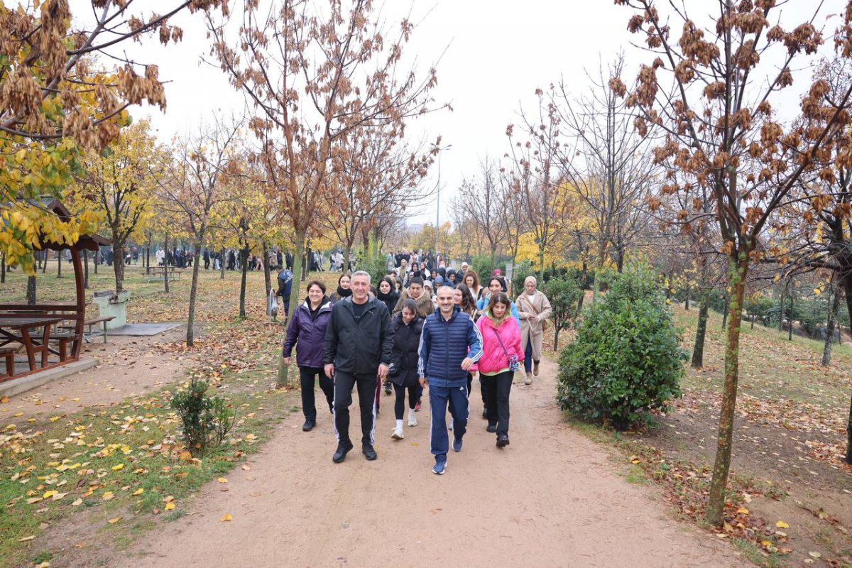 Çiftçi, bilgievleri öğretmenleriyle sabah yürüyüşünde buluştu