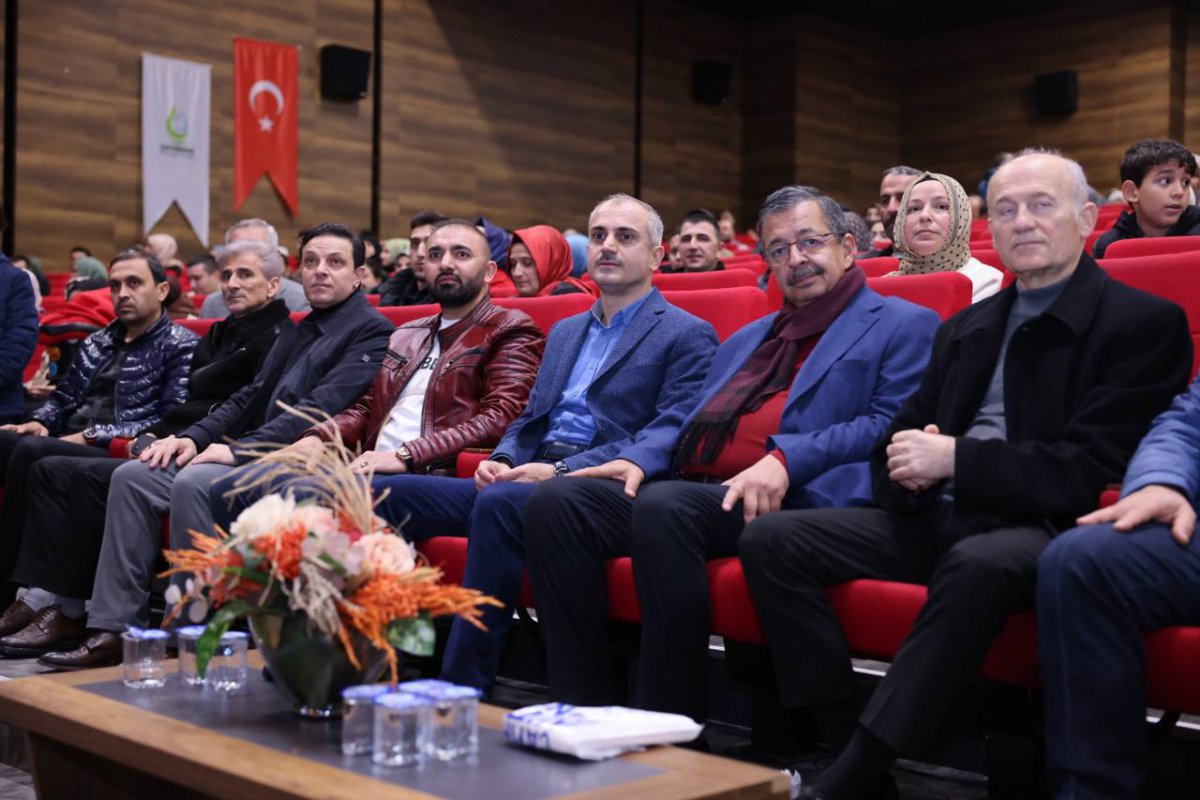 İnanç, Çayırova’da hayata şiirden bakmayı anlattı