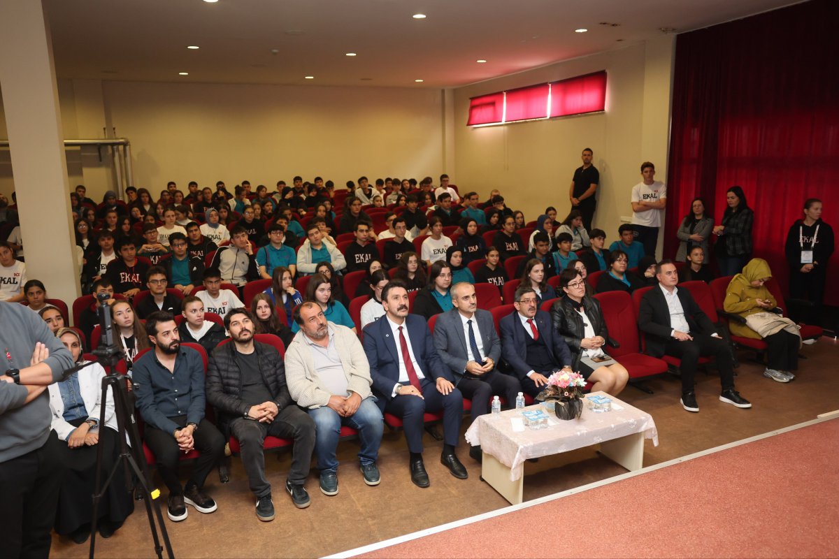 “Sizler, bizim geleceğimizsiniz”