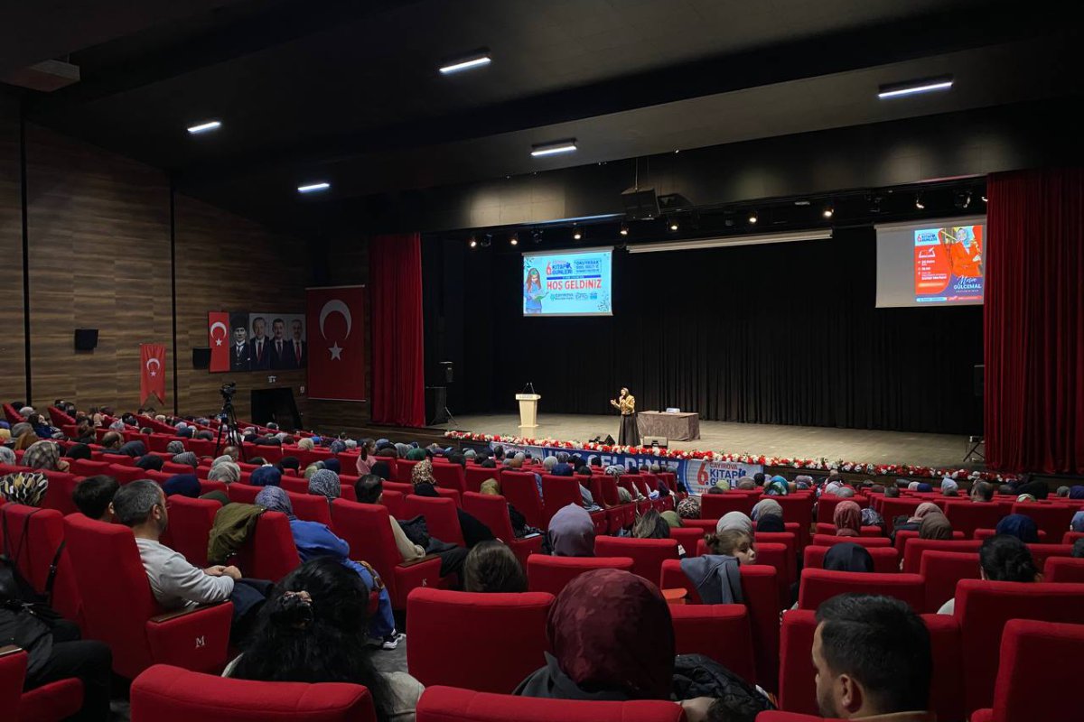 Merve Gülcemal, Çayırovalı okurlarıyla bir araya geldi