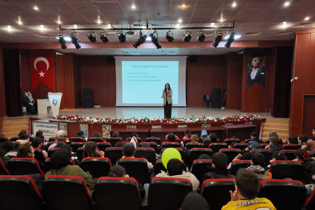 Bilgi evi öğrencileri ve velileri akran zorbalığına karşı bilinçlendi