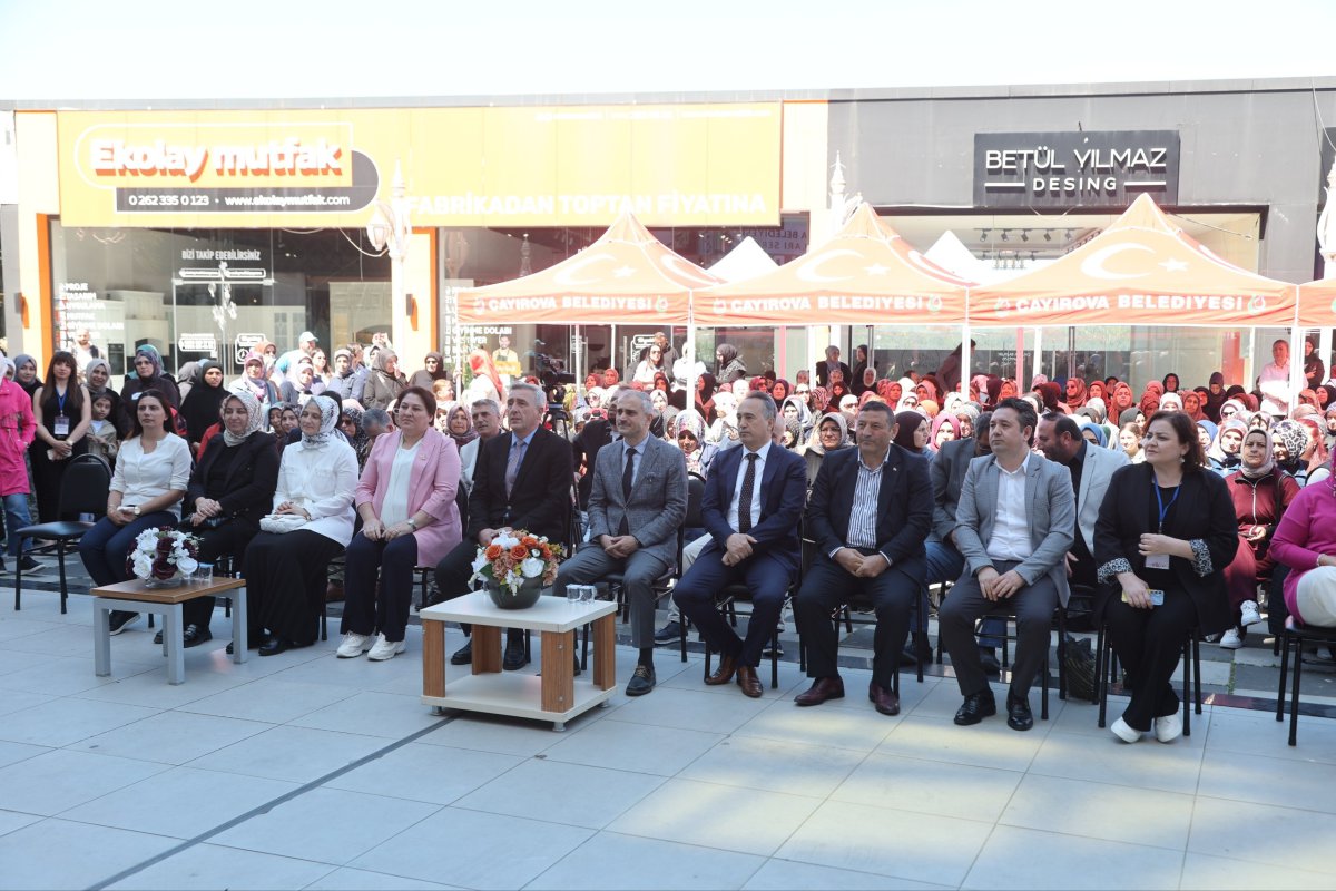 Çayırova’da ‘El Sanatları Sergisi’nin kurdelesi kesildi