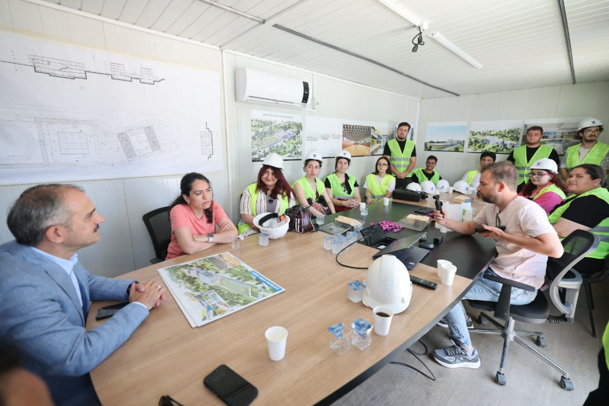 Başkan Çiftçi, geleceğin mühendislerine spor lisesini anlattı