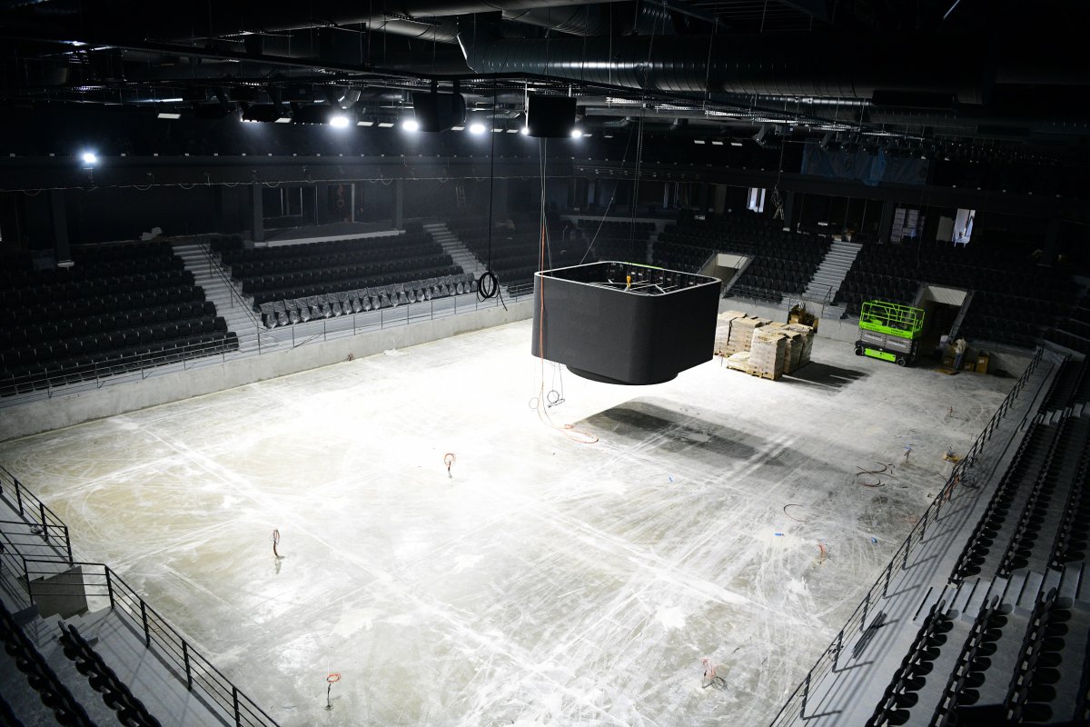 Çayırova’nın yeni spor salonunda koltuk montajı tamam