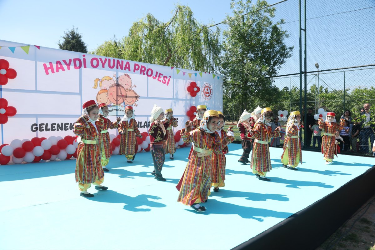 Çayırova’da Geleneksel Çocuk Oyunları Şenliği neşesi