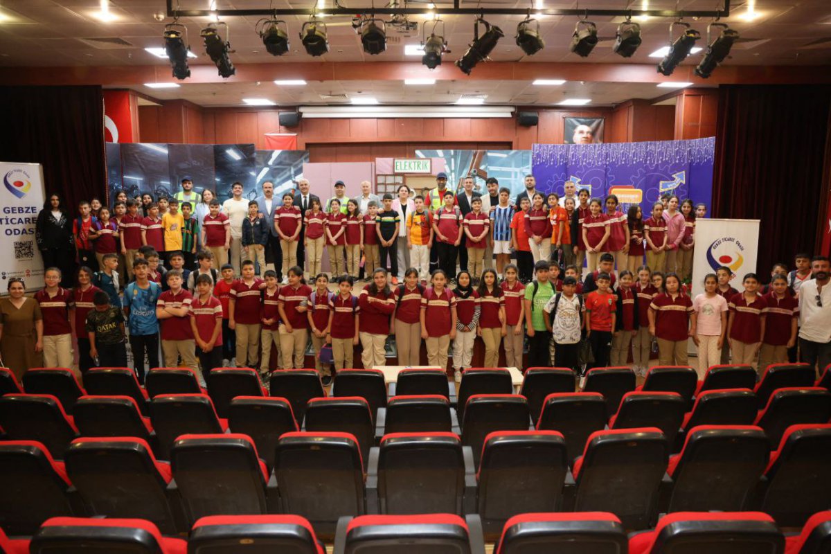  Meslek lisesinin önemi tiyatro oyunuyla anlatıldı 