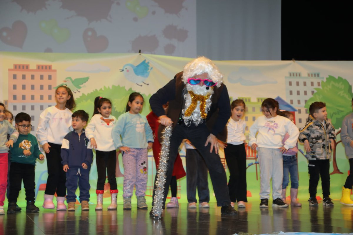  Çayırovalı çocuklar, yılın son etkinliklerinde doyasıya eğlendi