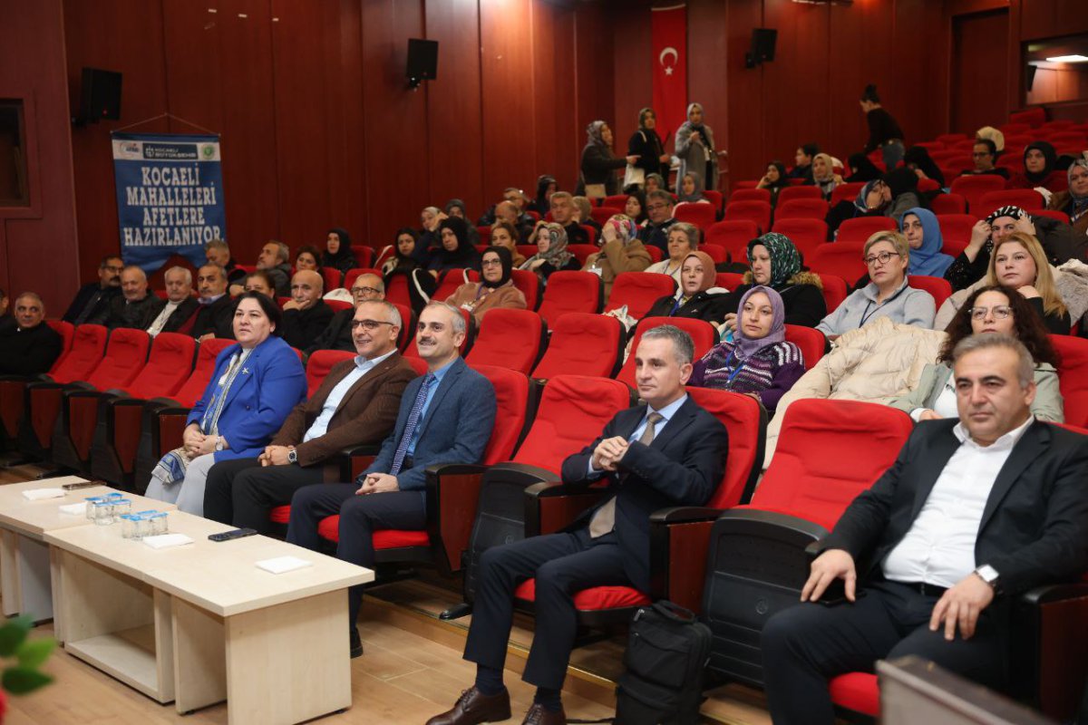  Çayırova’da ‘Mahalle Halkı Afetlere Hazırlık Eğitimi’ programı başladı