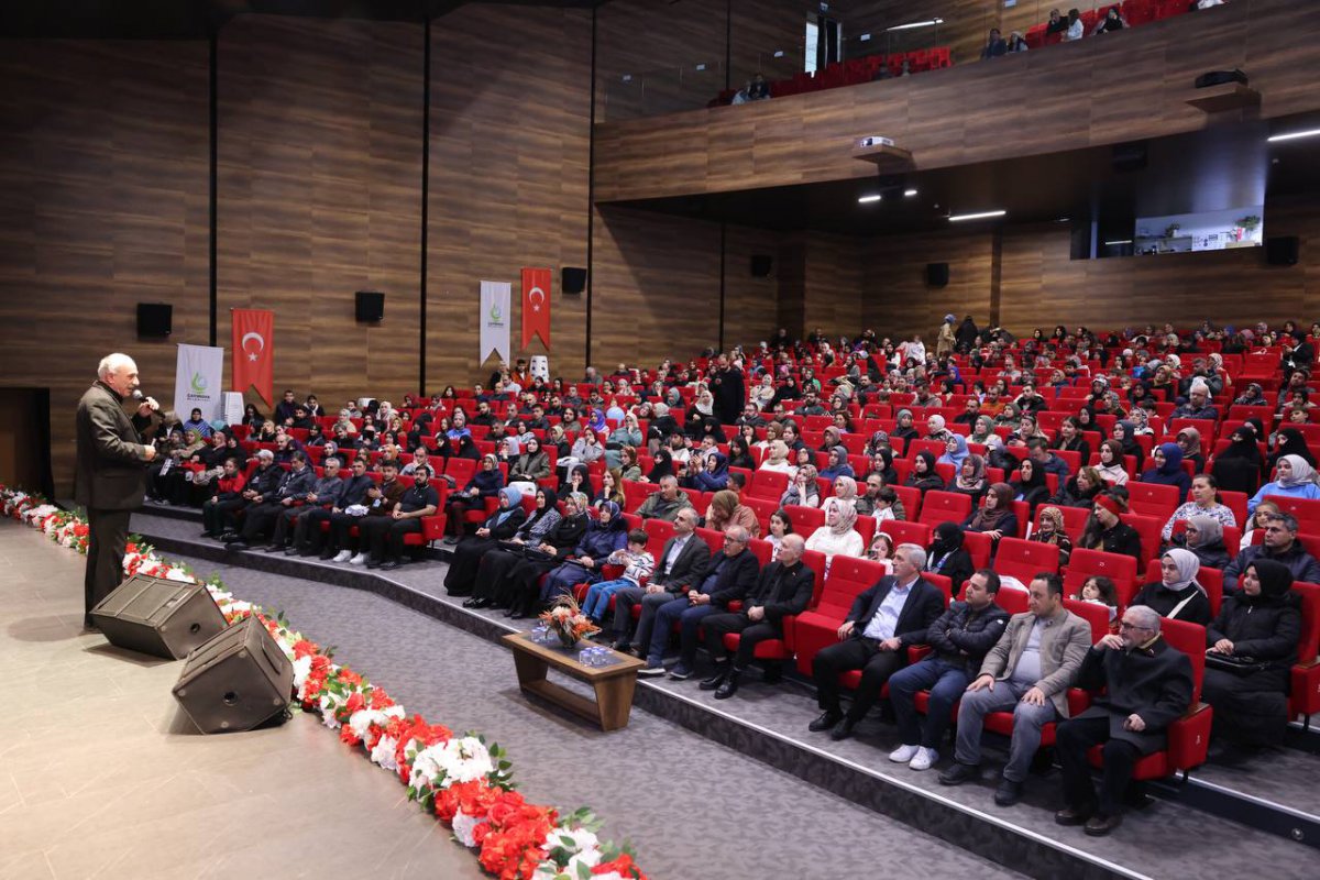 Nurullah Genç, “Güzel ve doğru kelimenin peşine düşün”