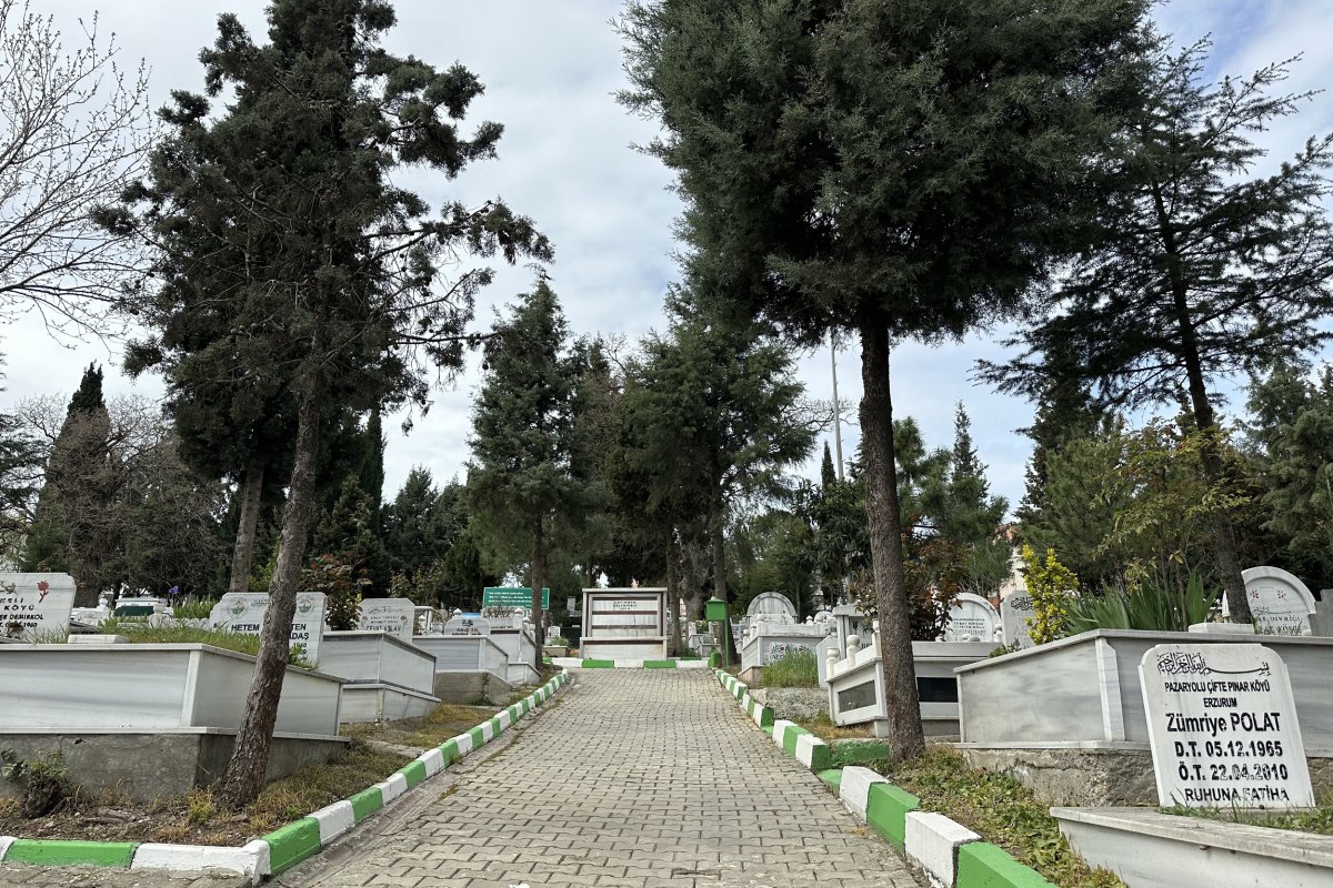 Çayırova’da mezarlıklar bayrama hazır