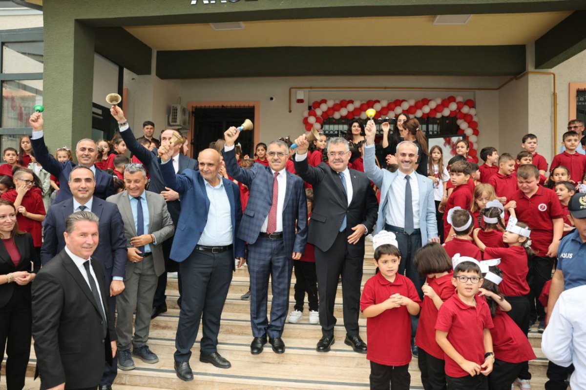 Çayırova’da ilk ders zili Akse İlkokulu’nda çaldı