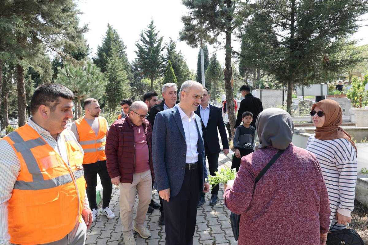 Çiftçi, kabir ziyareti yapan Çayırovalıları yalnız bırakmadı