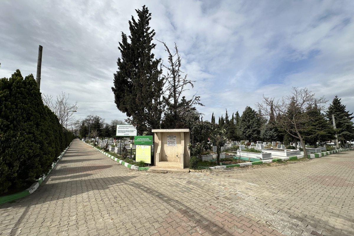 Çayırova’da mezarlıklar bayrama hazır