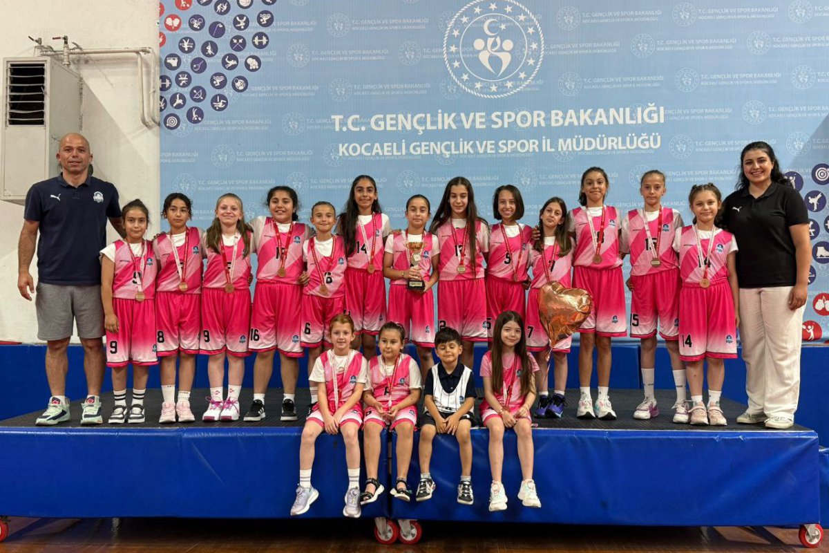 Çayırova’nın sporcuları madalya ve kupalara doymuyor