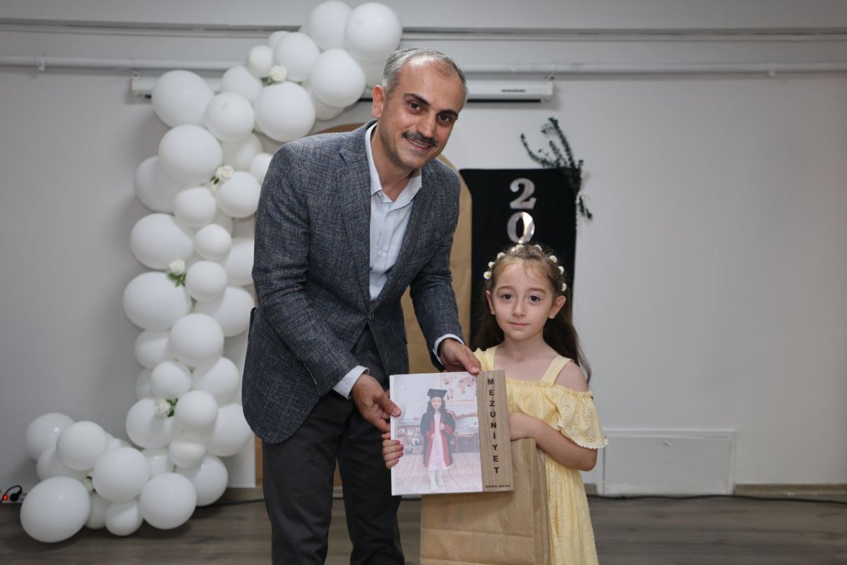 Çocuk kulübü öğrencileri karnelerine kavuştu