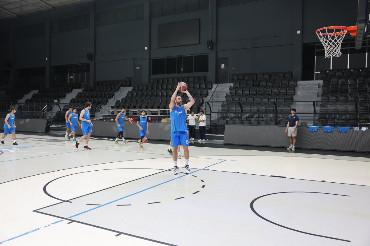 Başkan Çiftçi’den, basketbol takımına sezon öncesi ziyaret