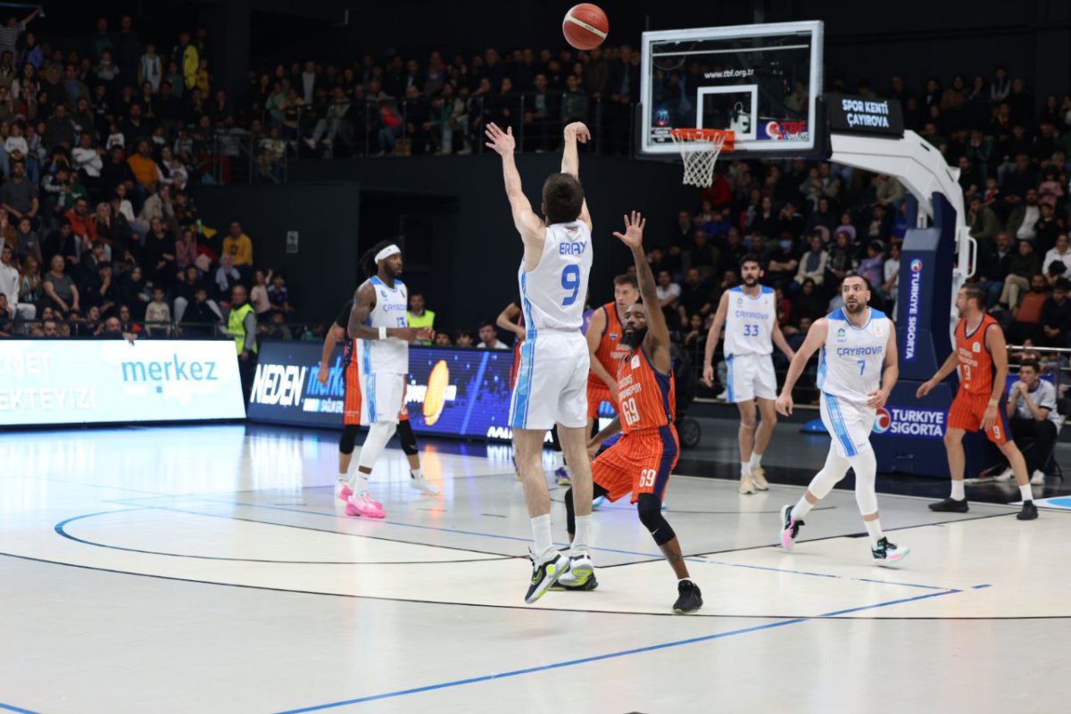 Çayırova Belediyesi, yarı finale yükseldi