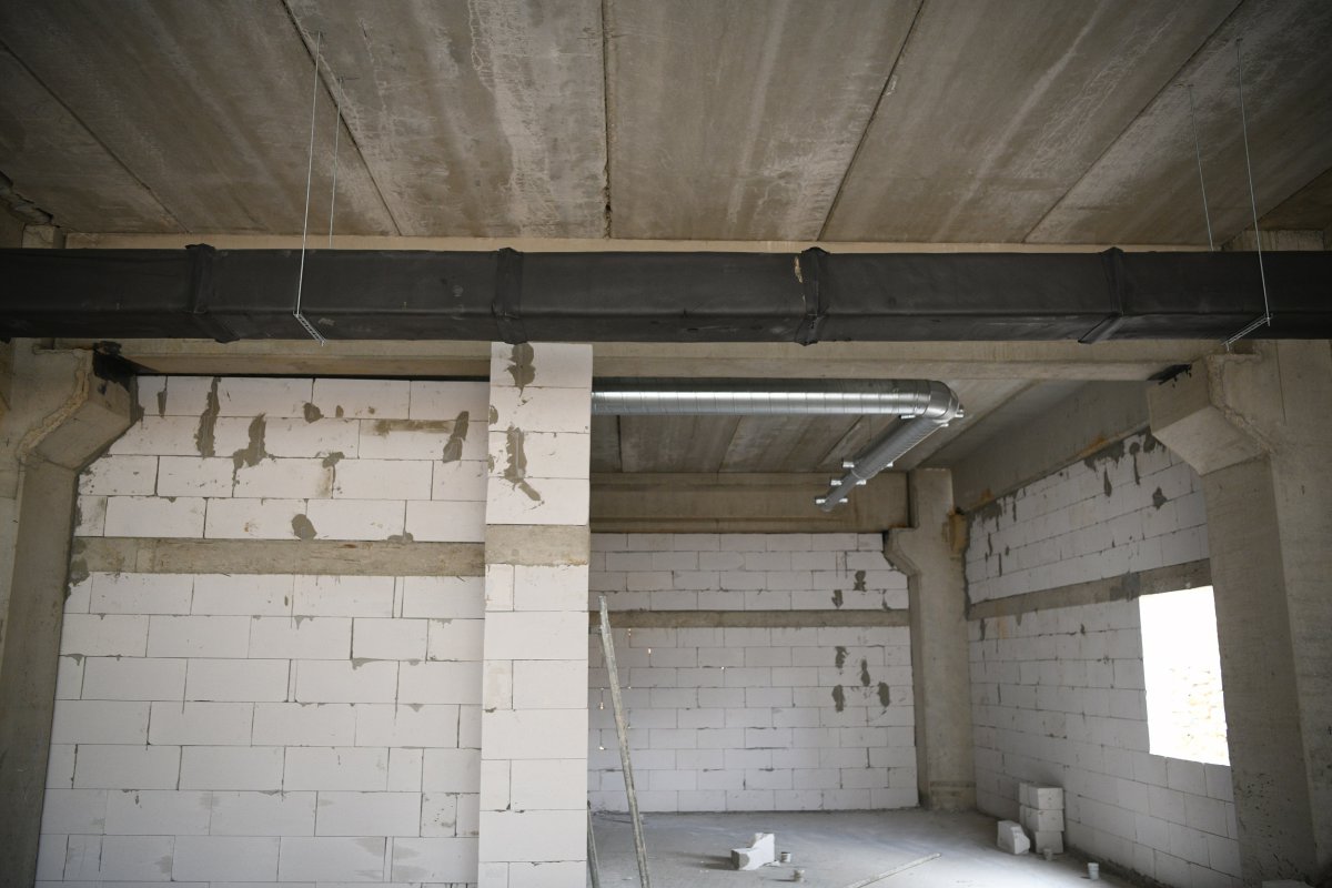 Kapalı spor salonunda çalışmalar tam gaz devam