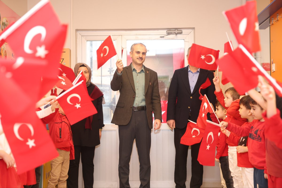 Çayırova’daki çocuk kulüplerinde bayrak coşkusu