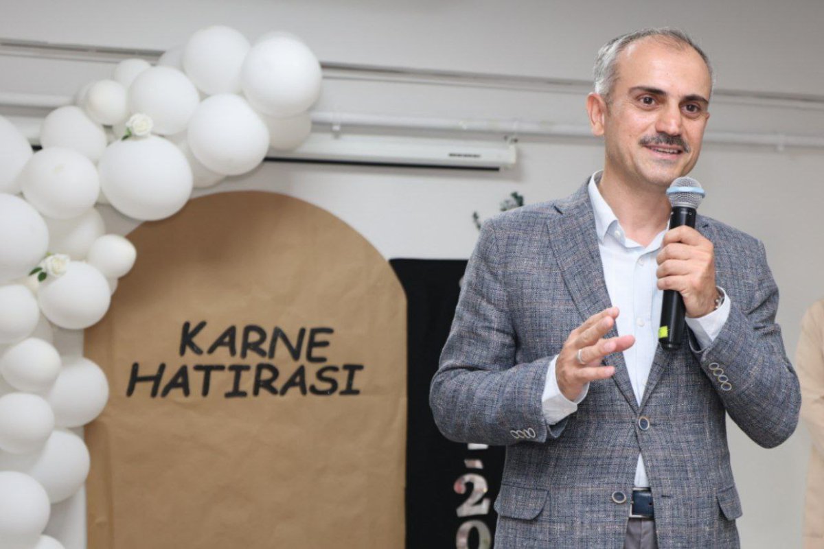 Çocuk kulübü öğrencileri karnelerine kavuştu