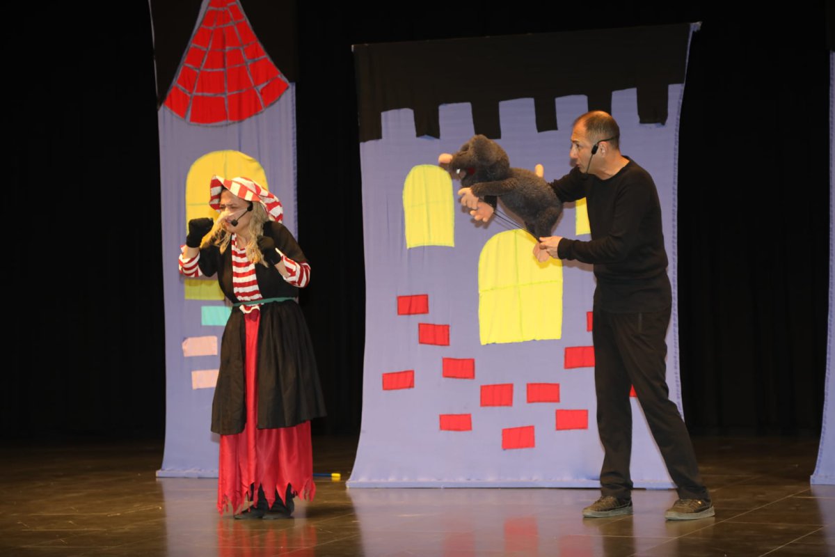 Çayırovalı çocuklar, hafta sonunu tiyatroyla dolu geçirdi