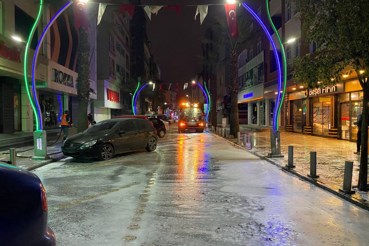 Temizlik işlerinden caddelerde bayram temizliği