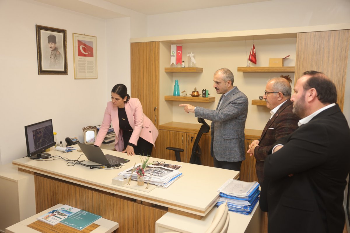 Çiftçi, mesai arkadaşlarına kolaylıklar diledi