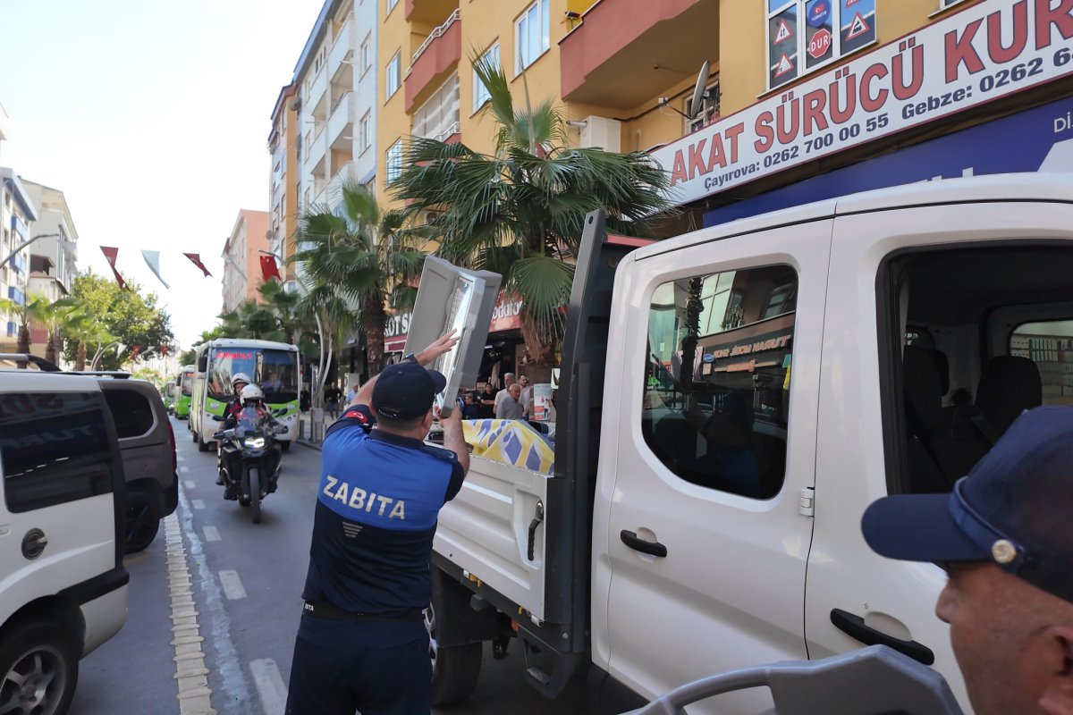 Çayırova Zabıtası, caddelerde işgallere geçit vermiyor