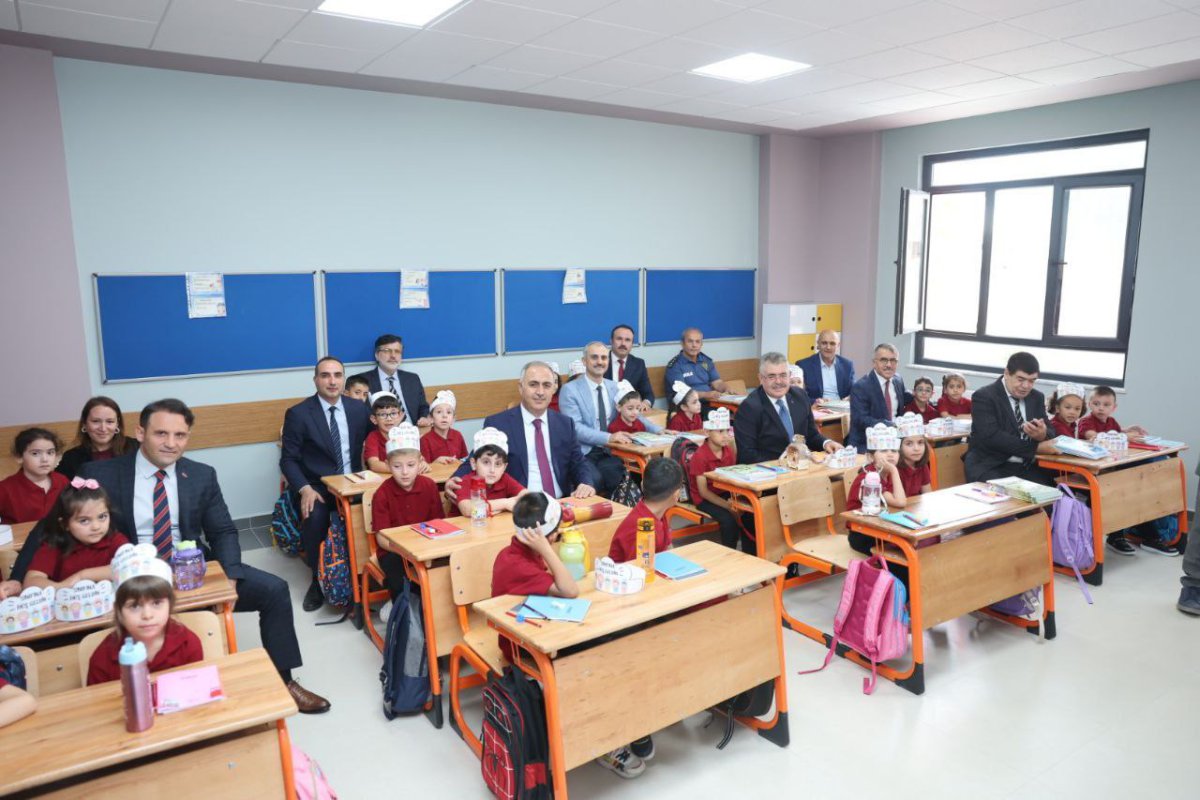 Çayırova’da ilk ders zili Akse İlkokulu’nda çaldı