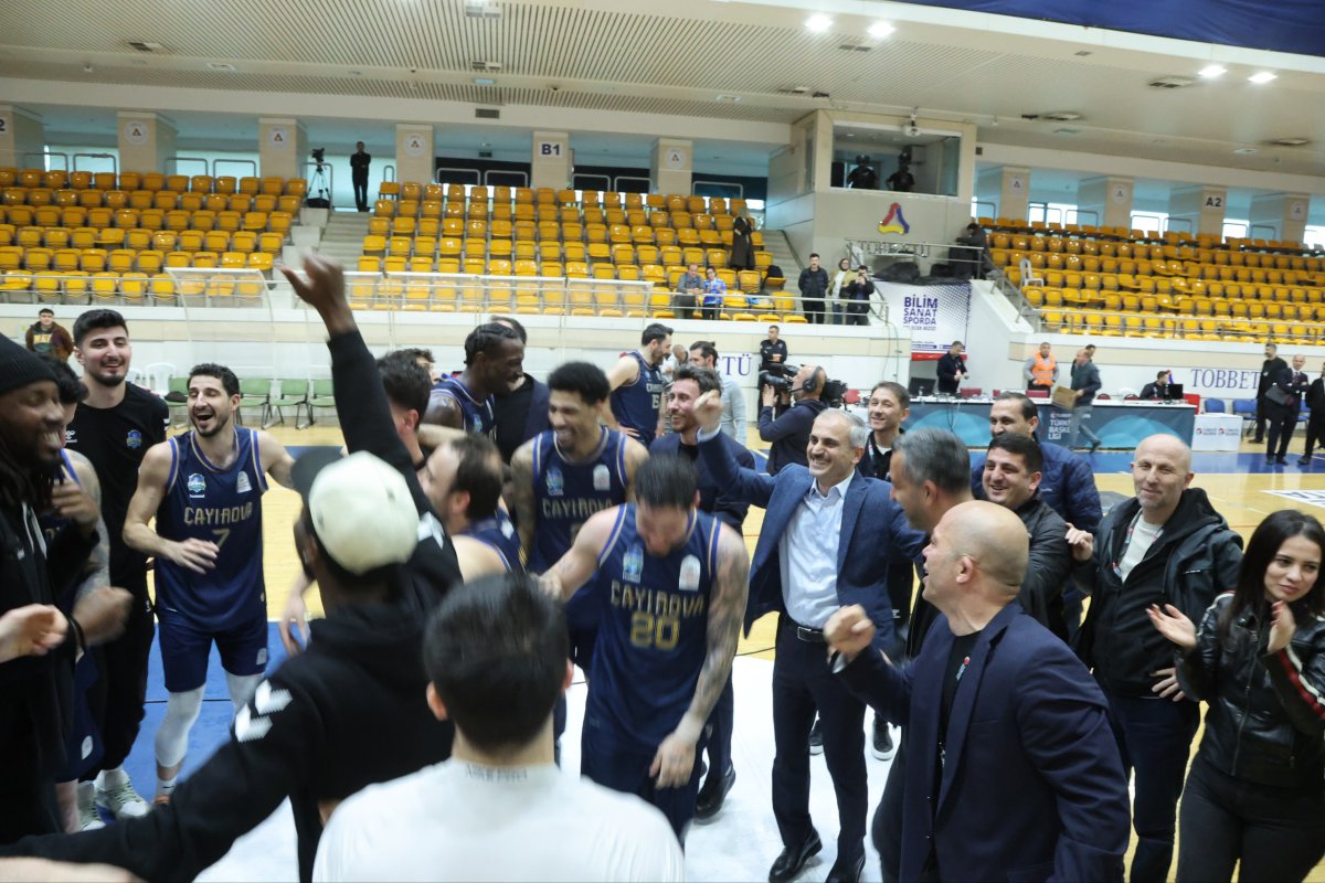 Çayırova Belediyesi basketbolda tarih yazdı; 5 yılda 5 kupa!