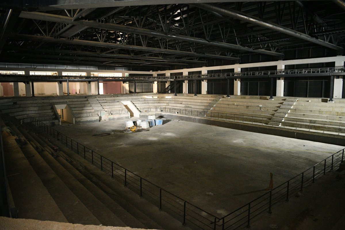 Kapalı spor salonunda çalışmalar tam gaz devam