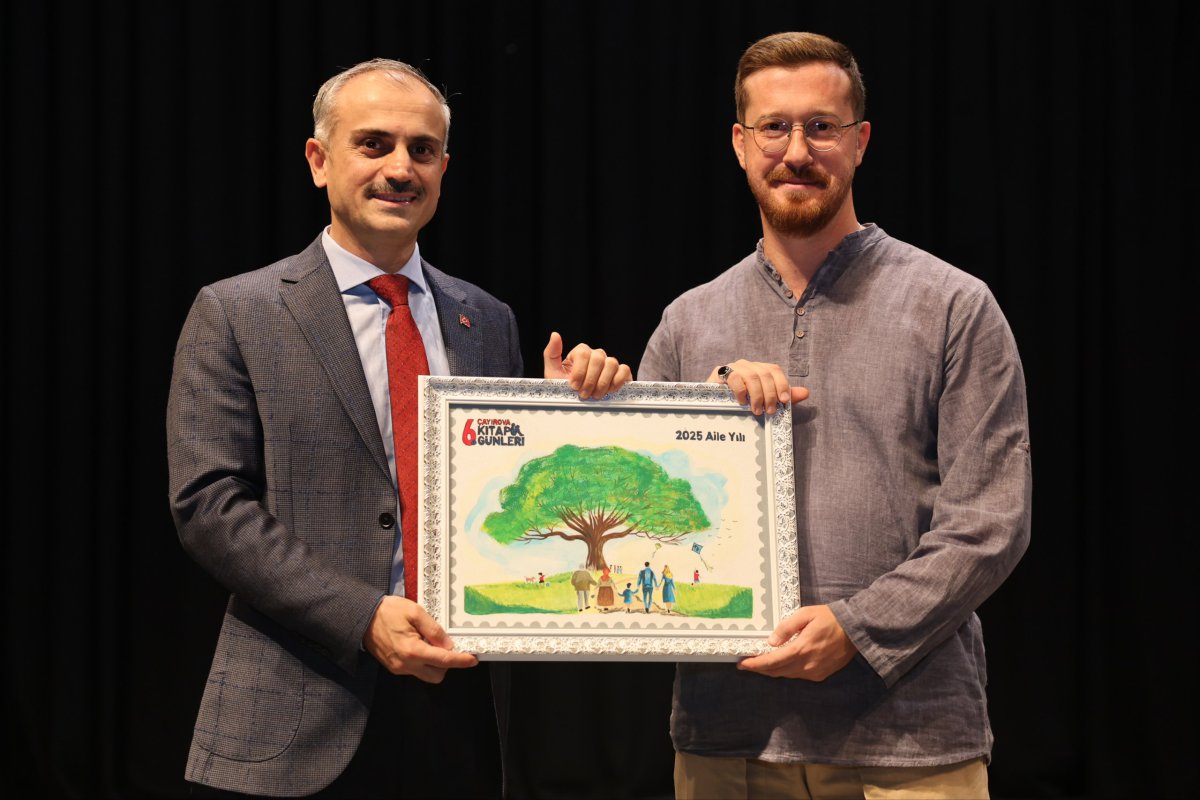 Youtuber Sertaç Abi, Çayırovalı sevenleriyle bir araya geldi