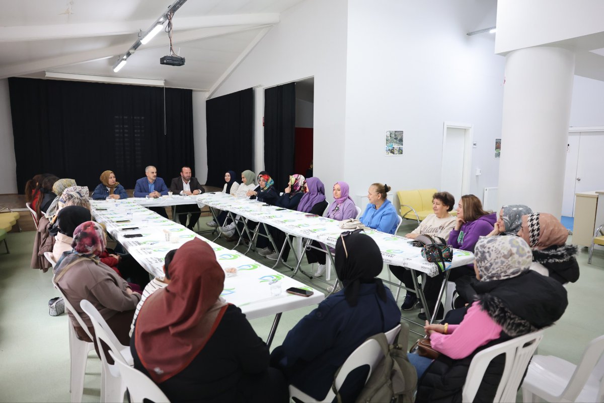  Çiftçi, Akse Bilgi Evi’ndeki kursiyer ve velilerle bir araya geldi