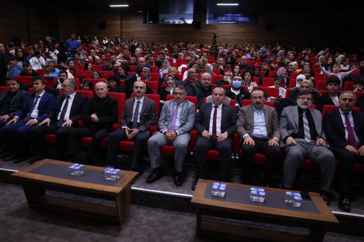 Çayırovalı özel bireylerin hünerleri ayakta alkışlandı